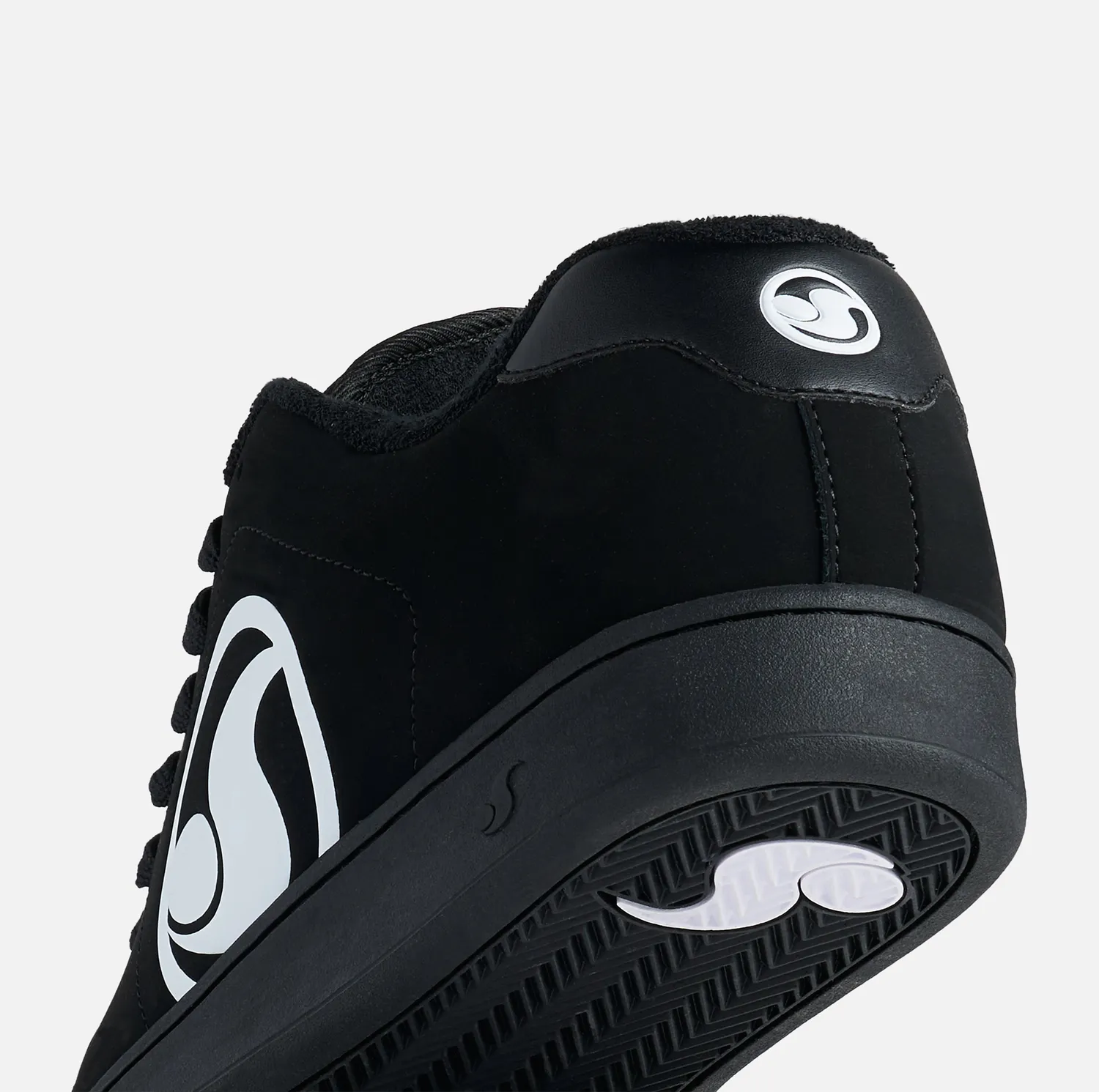 DVS Revival scarpe skate nero pelle cupsole