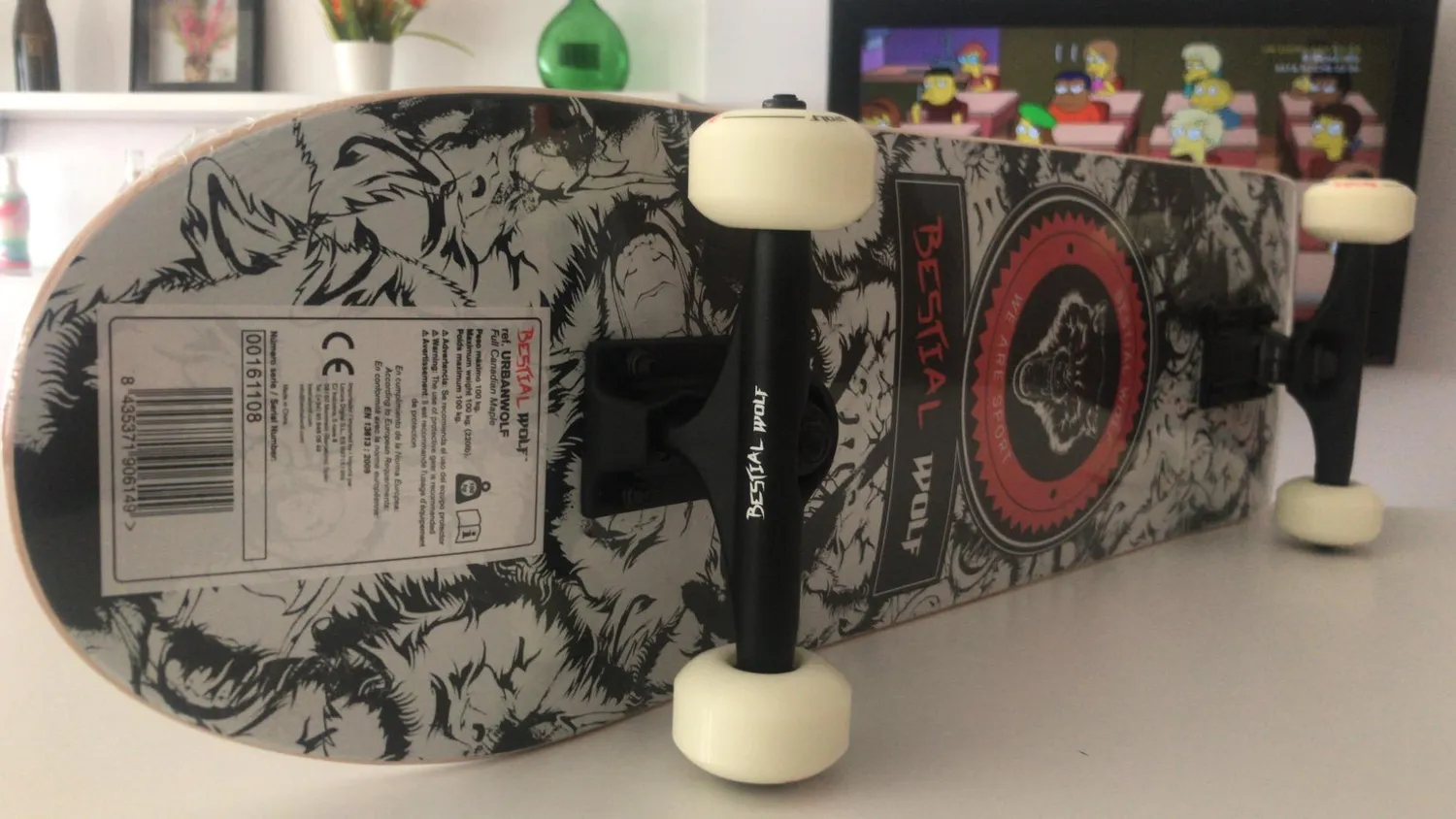 Bestial Wolf Urban skateboard completo 8" nero rosso
