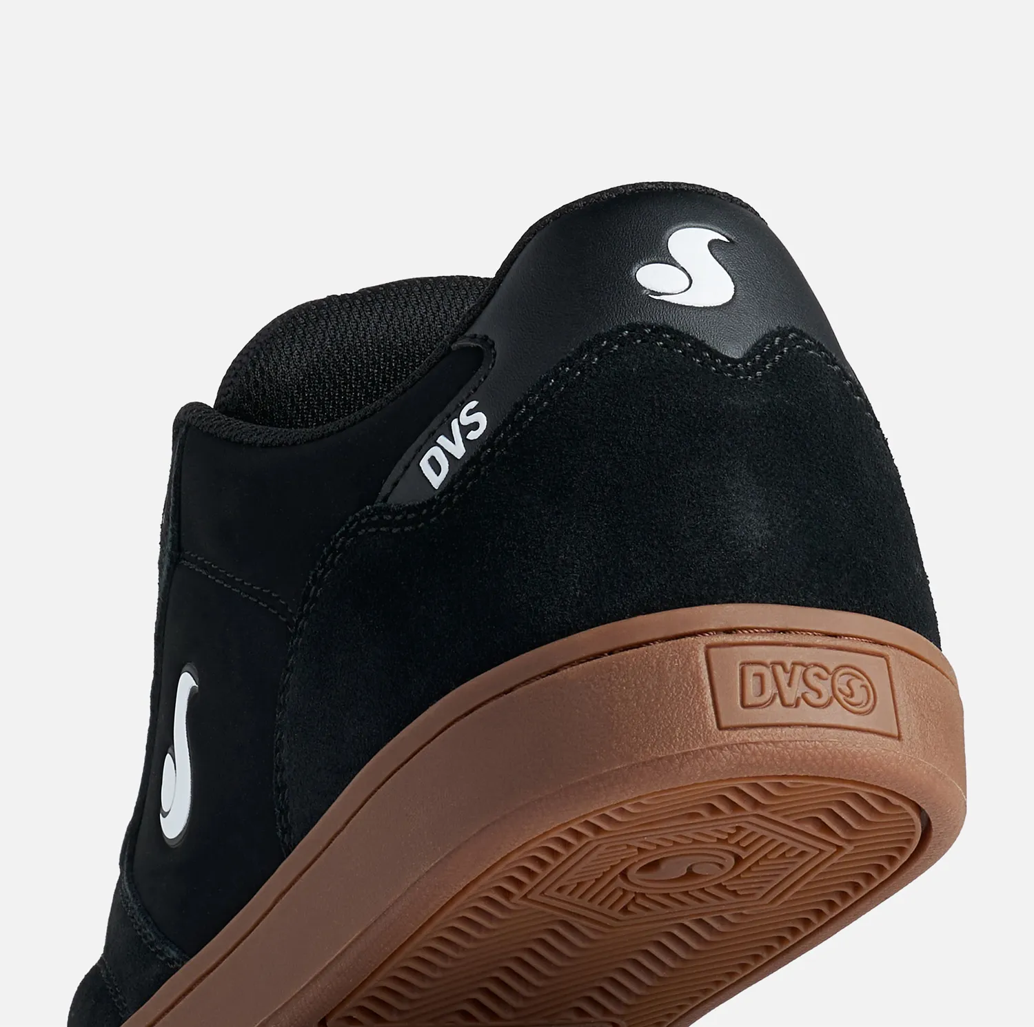 DVS Core 95 scarpe skate nero bianco gum suede