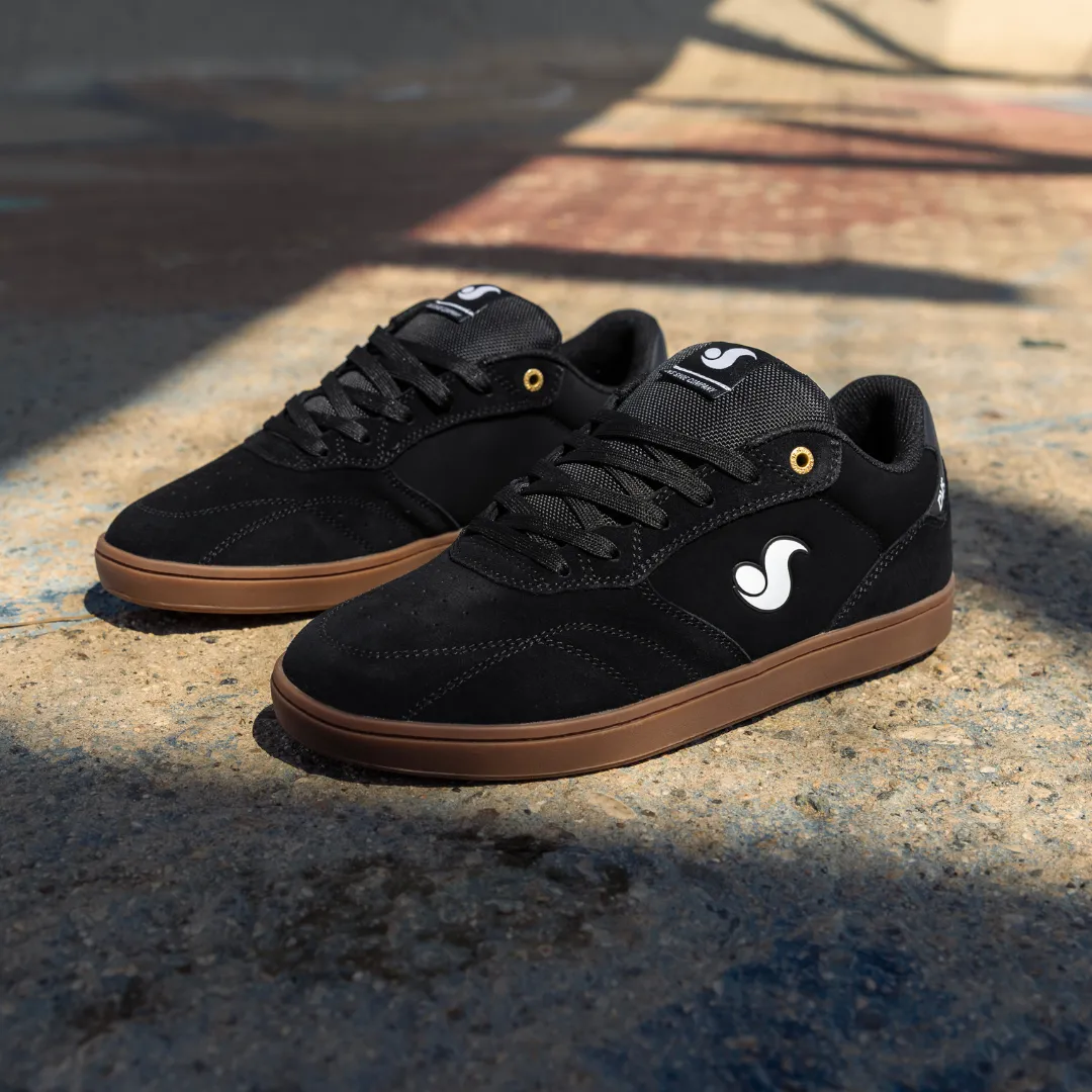 DVS Core 95 scarpe skate nero bianco gum suede